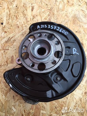 Задний правый кулак мерседес W213 глц 2017год