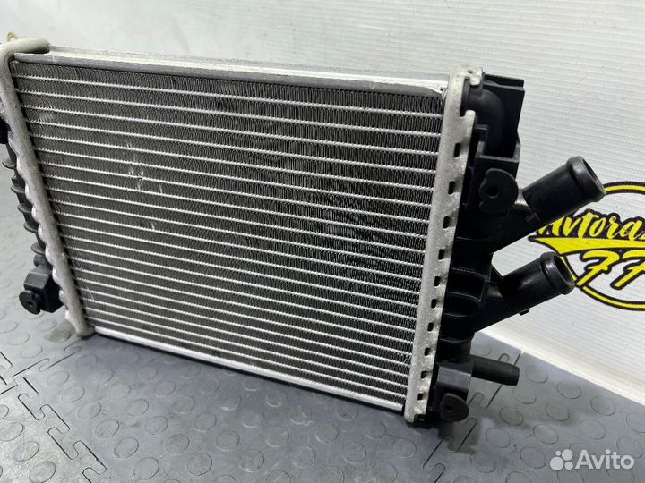 Радиатор дополнительный Audi S8 D4 4H