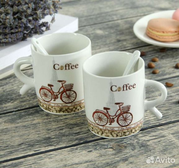 Набор из двух кружек и ложек, в подарочной упаковк