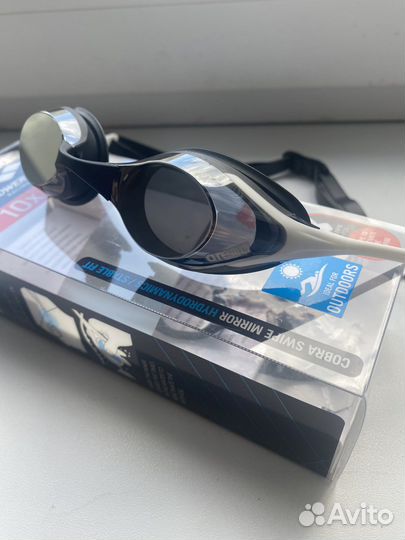 Arena Cobra Mirror Swipe