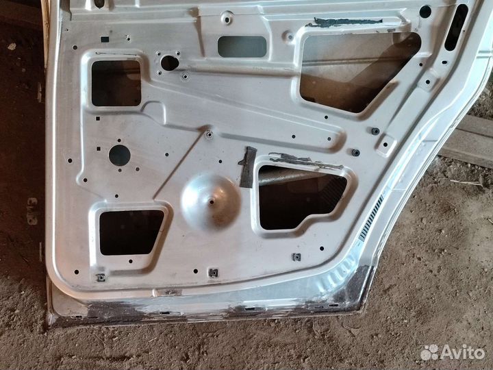 Задняя правая дверь ваз 2110