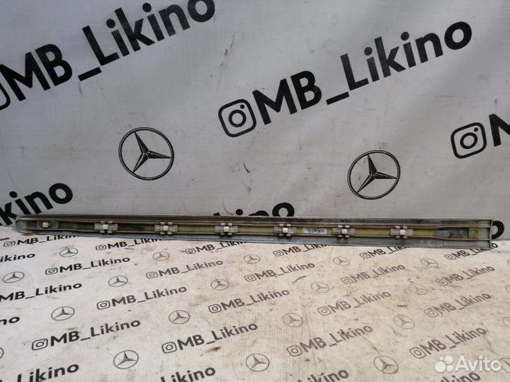 Молдинг двери передний правый Mercedes Ml W164