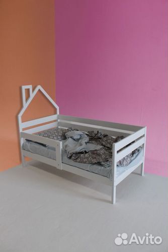 Софа Домик для малыша с бортиком из массива