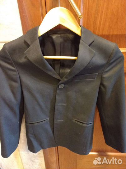 Школьный костюм для мальчика новый 128