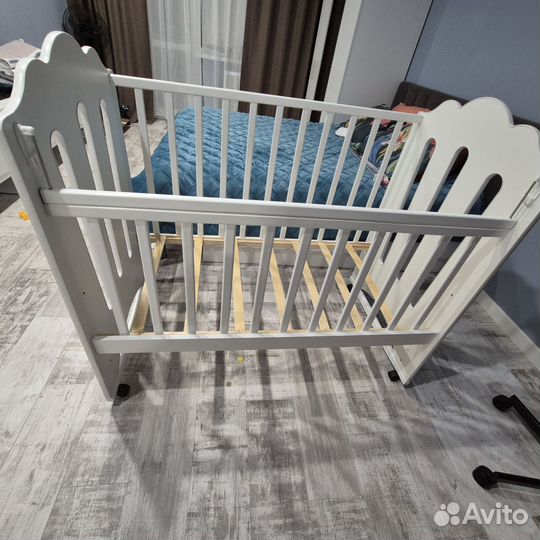 Кроватка для новорожденных