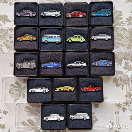 Значки автомобили лимитированная коллекция 17 шт