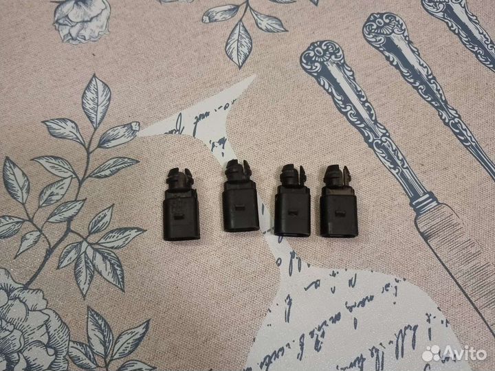 Датчик температуры воздуха Audi VW 8Z0820535