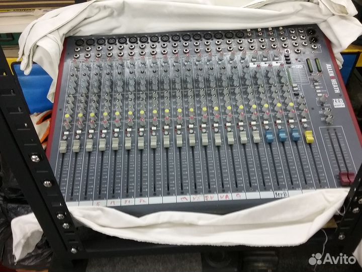 Микшерский пульт Allen Heath ZED 22 FX