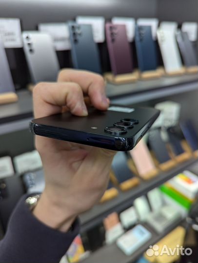 Samsung Galaxy S23, 8/128 ГБ