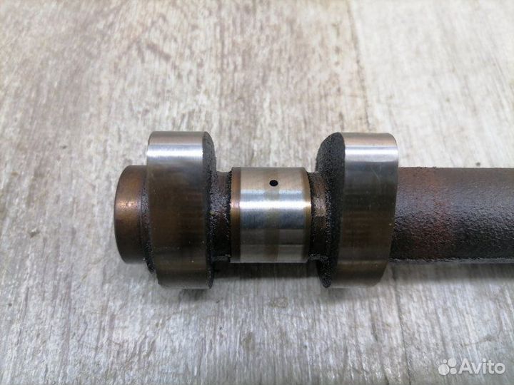 Распредвал впускной левый Nissan Maxima A33 VQ20DE