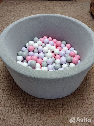 Сухой бассейн с шариками