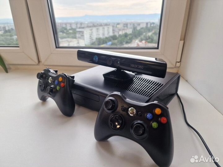 Игровая приставаа Xbox 360 S