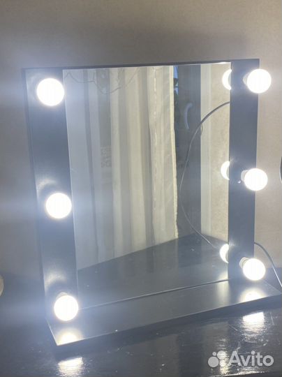 Гримерное зеркало с подсветкой