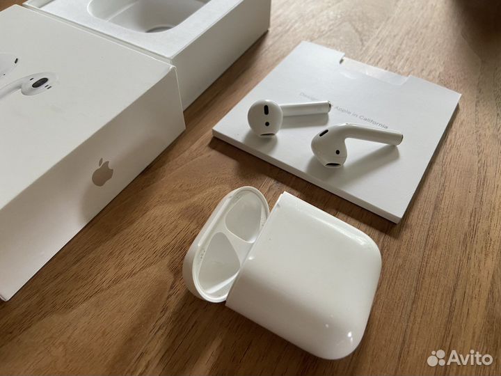 Беспроводные наушники AirPods by Apple