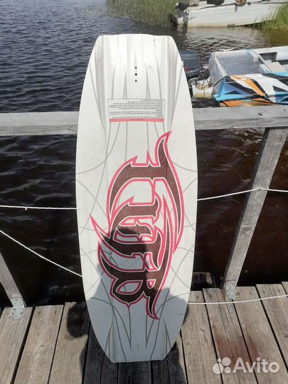 Вейкборд и водная вотрушка