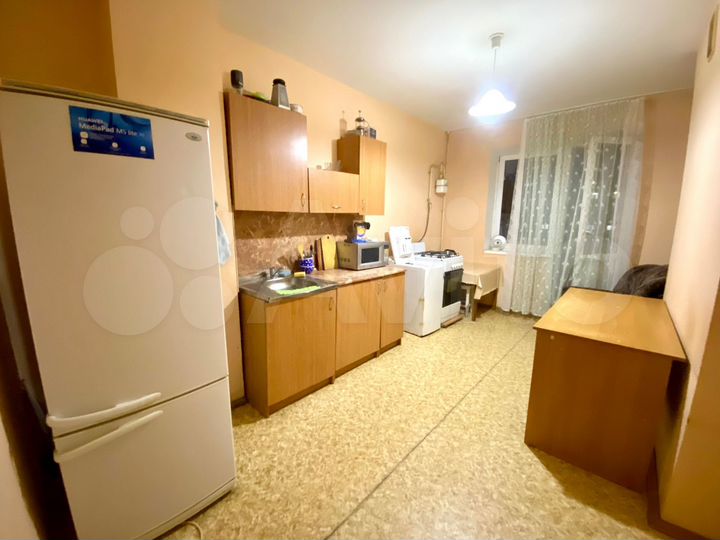 4-к. квартира, 82 м², 8/10 эт.