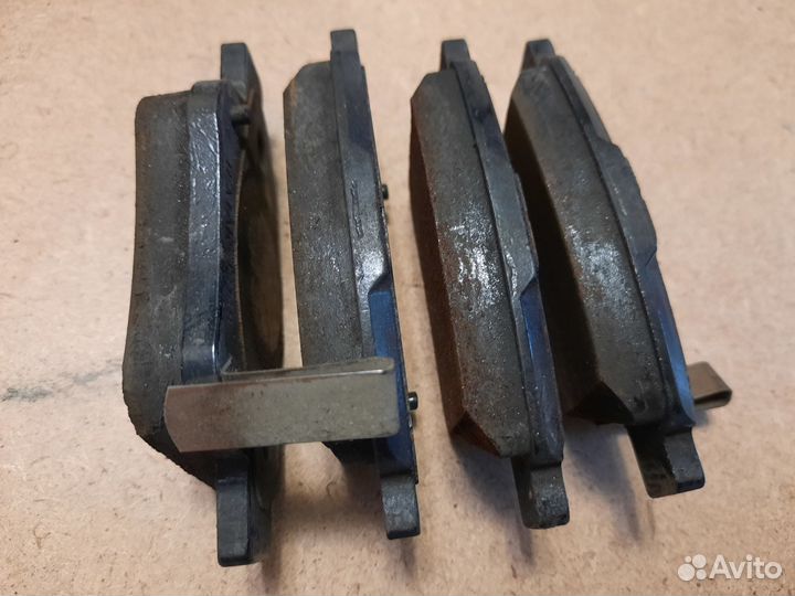 Тормозные колодки задние Toyota Avensis