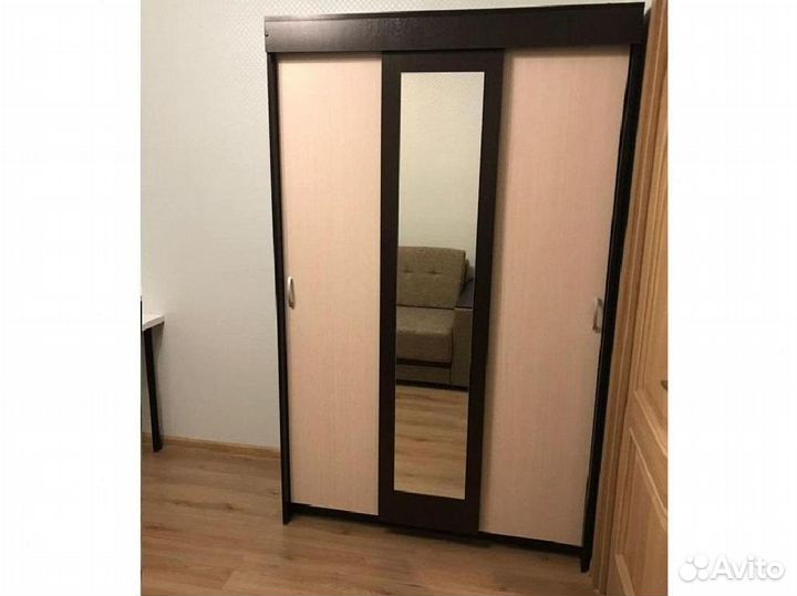 Шкаф-купе с зеркалом