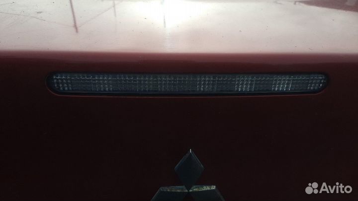 Стоп сигнал в крышку багажника Mitsubishi Lancer