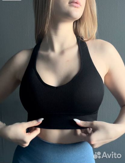 Женский спортивный топ черный