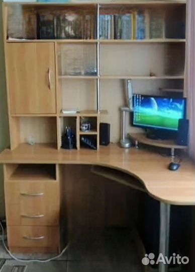 Кровать, стол б. у