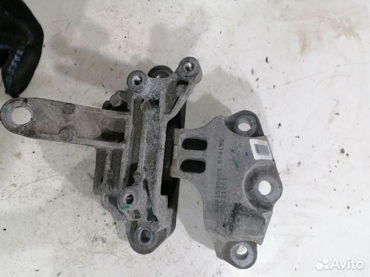 Кронштейн двигателя коробки (Geely Coolray)