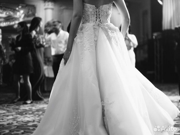 Свадебное платье пышное Crystal Design белое