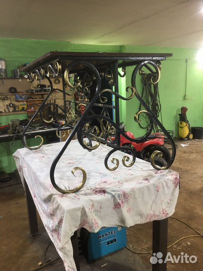 Стол. Холодная ковка. Для сада и дачи