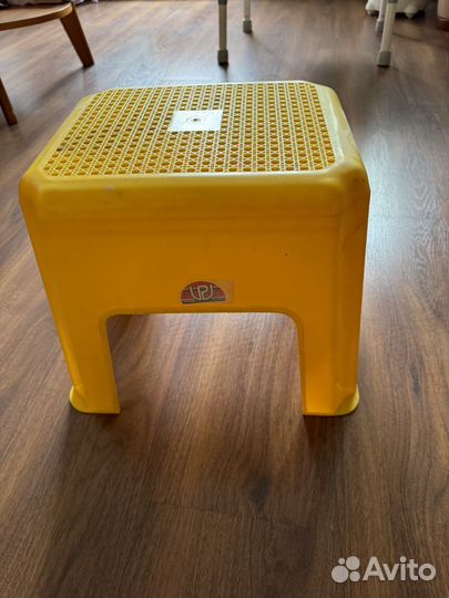 Стул пластиковый