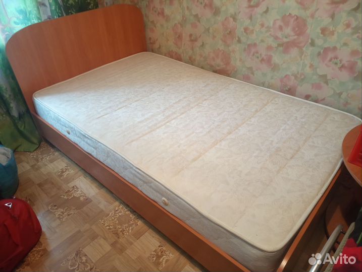 Кровать с матрасом бу
