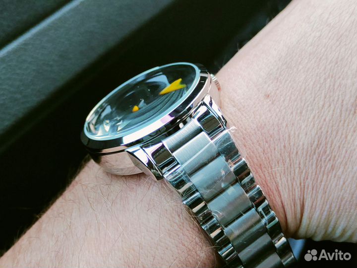 Необычные мужские часы с подвижным циферблатом