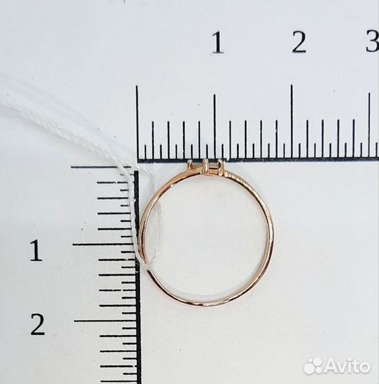 Кольцо с природным камнем Золото