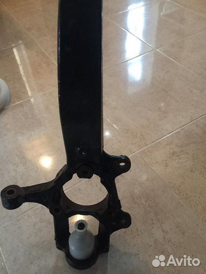 Кулак поворотный правый Jeep Grand Cherokee WK2