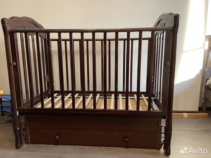 Кровать Гандылян Шарлотта с маятником