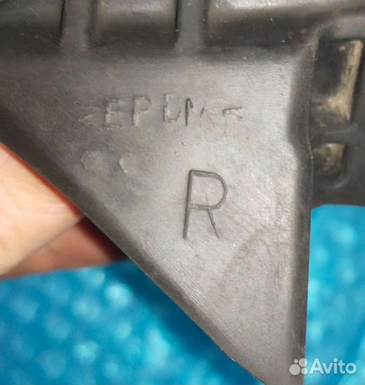 Заглушка жабо Тойота Камри 30 правая