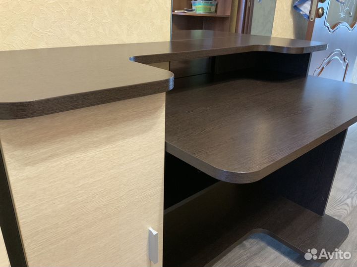 Письменный стол