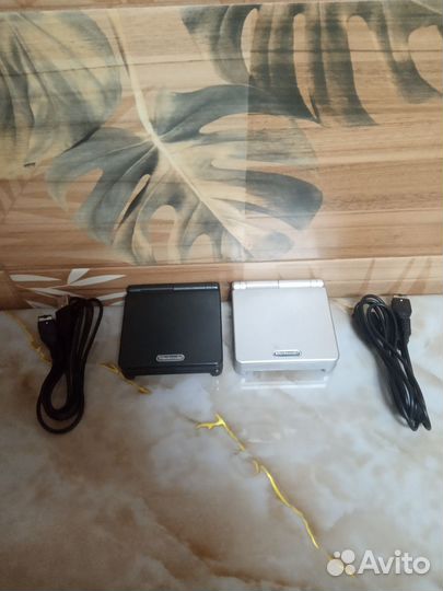 Nintendo Game Boy Advance SP