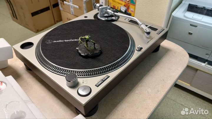 Виниловый проигрыватель Audio-Technica AT-LP140XPS