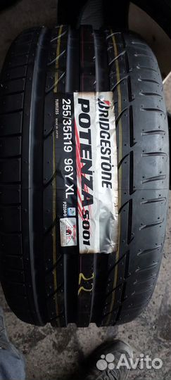 Bridgestone Potenza S001 255/35 R19 и 285/30 R19 98Y