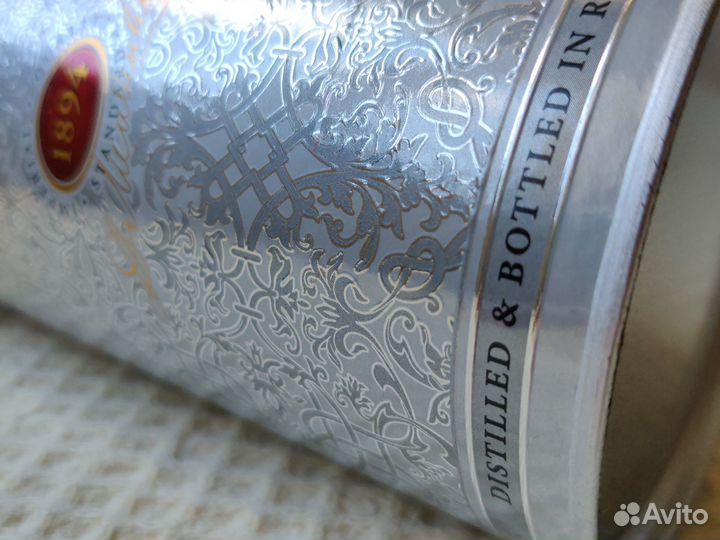 Пустая коробка от алкоголя тубус