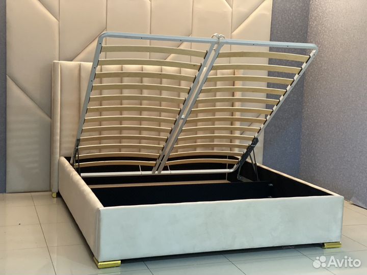 Кровать