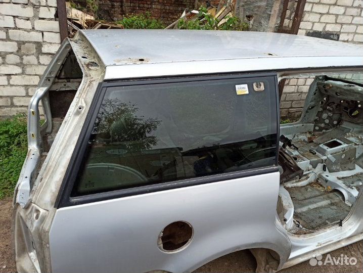 Стекло кузовное глухое правое Volkswagen Passat