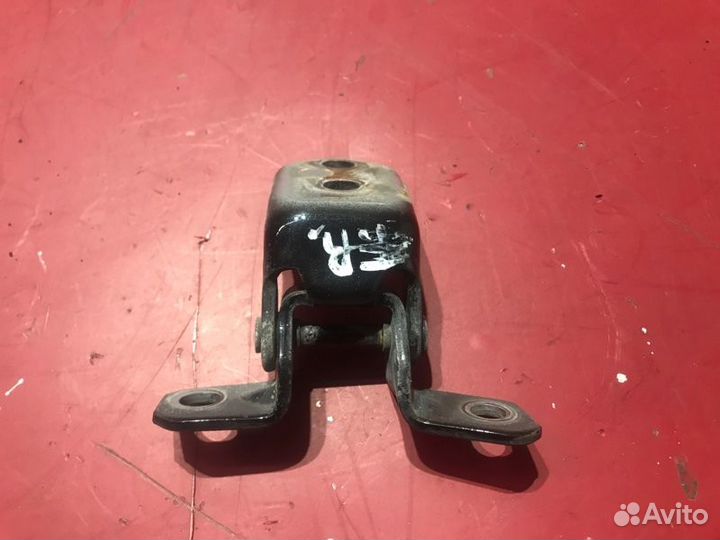 Петля двери передняя правая Mazda 6 GG L3C1 2004