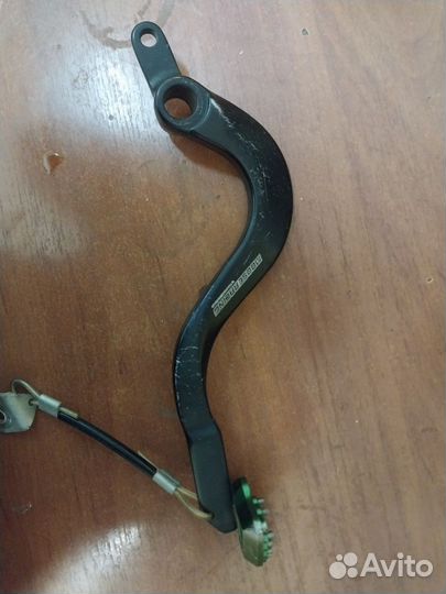 Лапка заднего тормоза кавасаки kx450f