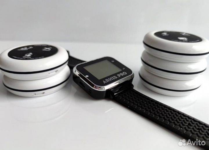 Кнопка вызова официанта в ассортименте с часами