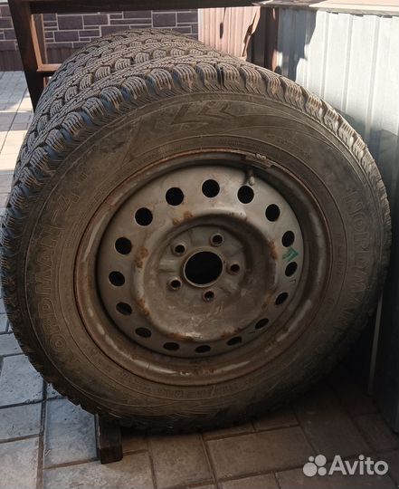 Nokian Tyres Nordman 4 215/65 R16