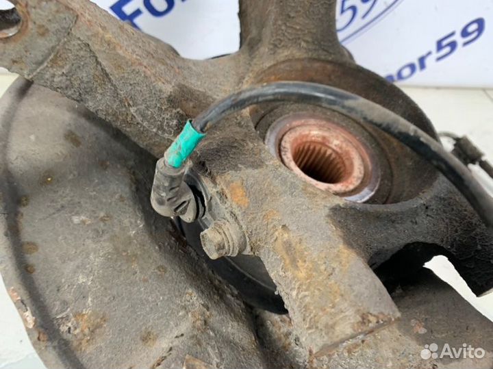 Кулак поворотный передний Hyundai Tucson JM 2.0