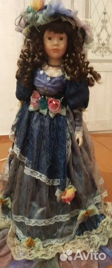 Кукла фарфоровая
