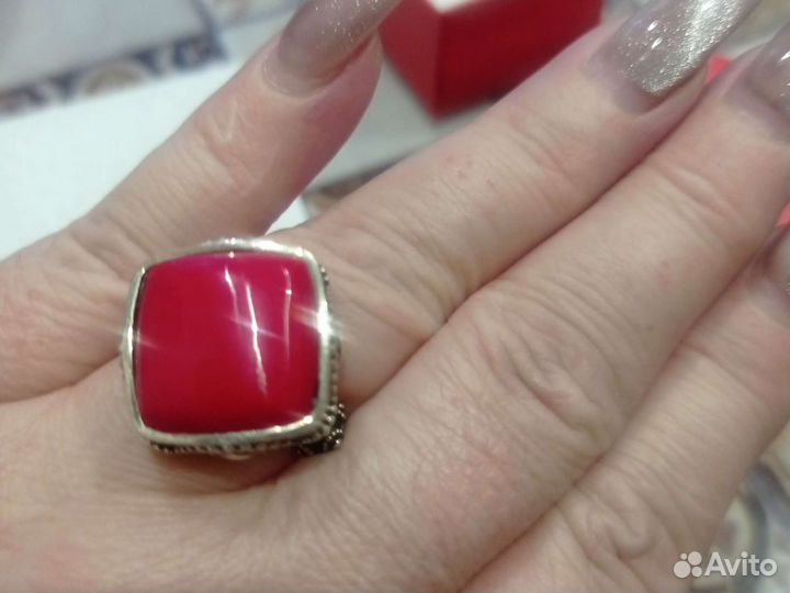 Серебряные серьги с пресованым кораллом