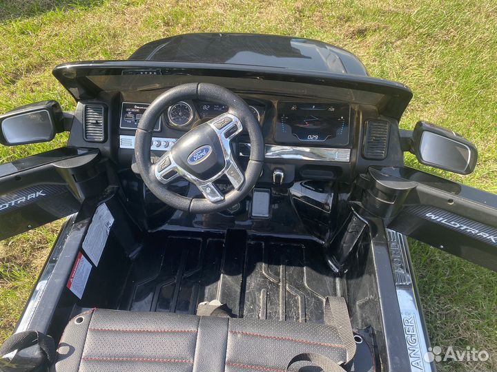 Детский автомобиль на аккумуляторе